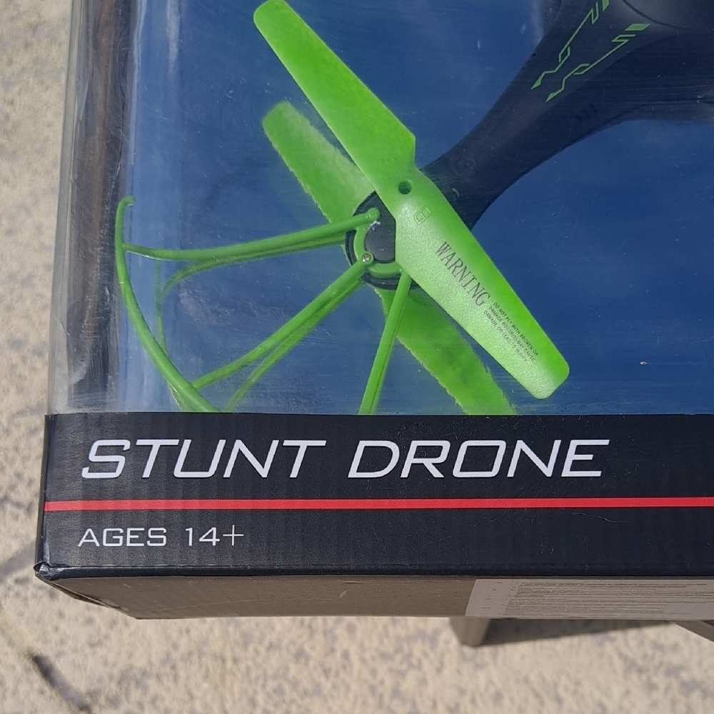Syma Drone with Green Propellers and Remote - Picture 6 of 15